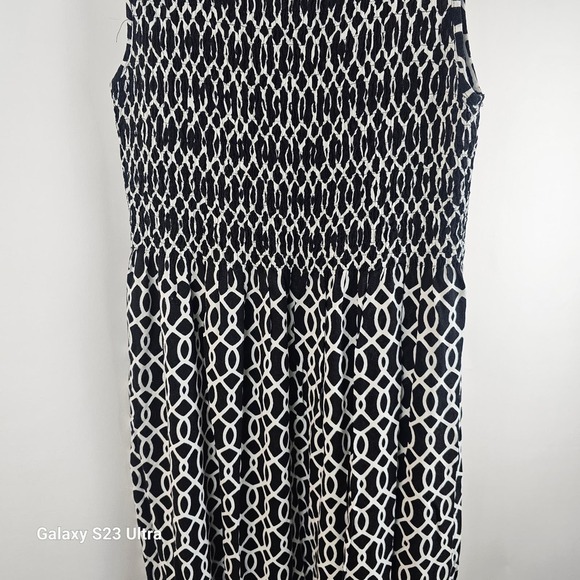 Croft and Barrow, szXS, black and white graphic design, fit and flare dress - Picture 6 of 8